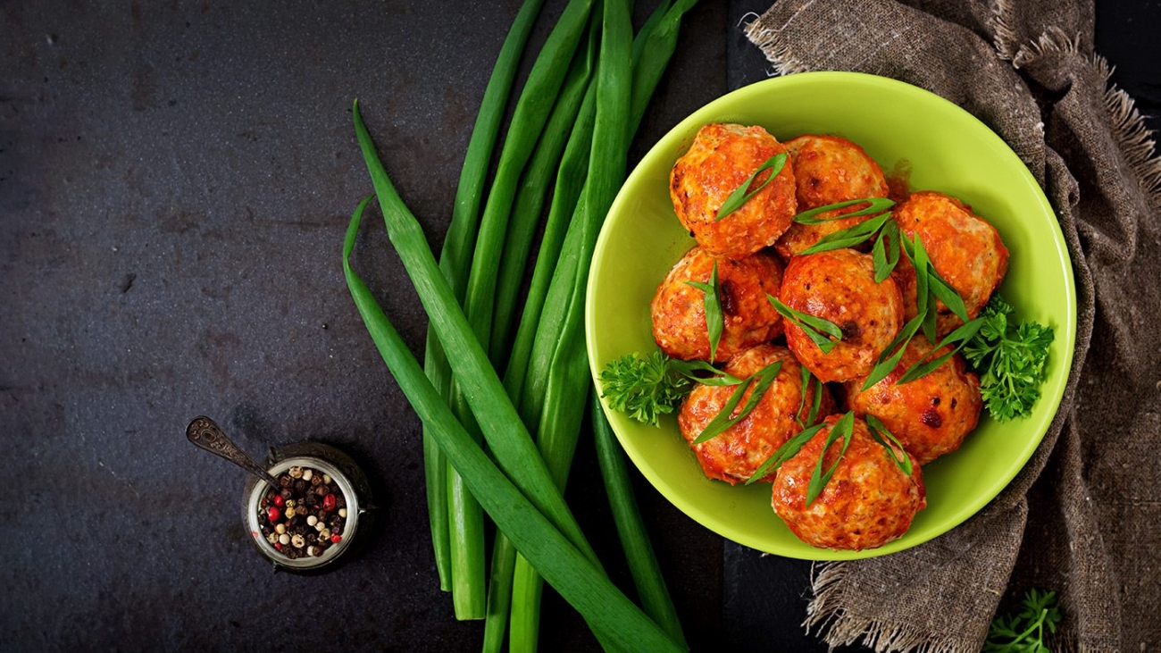 demo-attachment-15-baked-meatballs-of-chicken-fillet-in-tomato-sauce-PGK6PTM